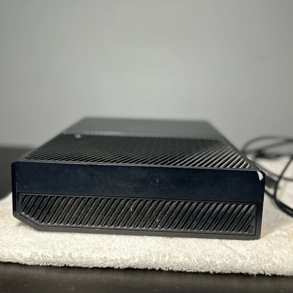 Microsoft Xbox One Console Model #1540 With Cables/Kinect sensor (No controller)